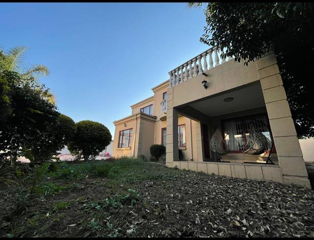 4 BEDROOM FREEHOLD FOR SALE IN FOURWAYS